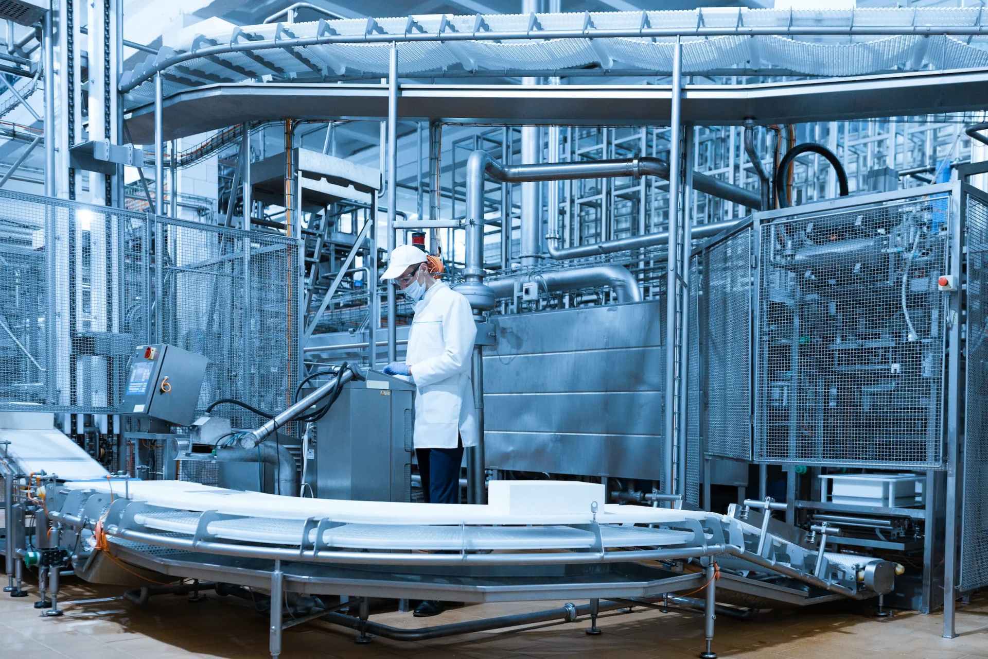 A worker using Orise's plant automation system in the facility